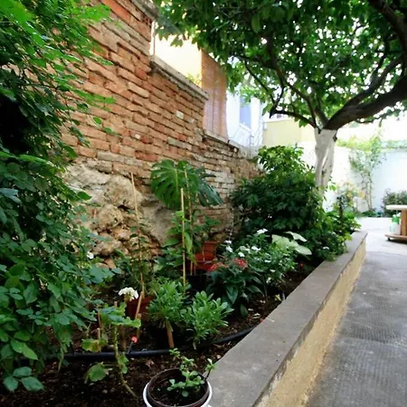 Colorful 110 M2 House In Chania Center! La Canea