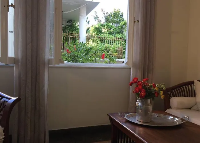 Colorful 110 M2 House In Chania Center! Hriszí Aktí Haniá