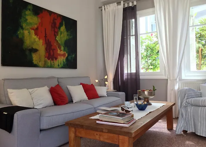 Colorful 110 M2 House In Chania Center! Hriszí Aktí Haniá