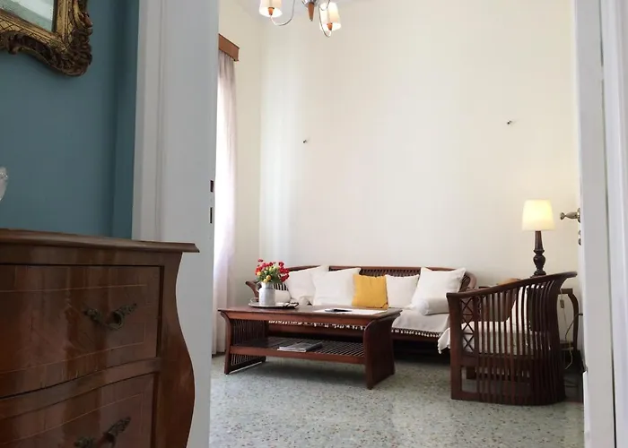 Colorful 110 M2 House In Chania Center! Hriszí Aktí Haniá