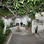 Colorful 110 M2 House In Chania Center! شقة *